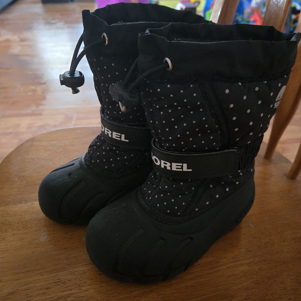 Sorel Black and White Dot Snow Boots